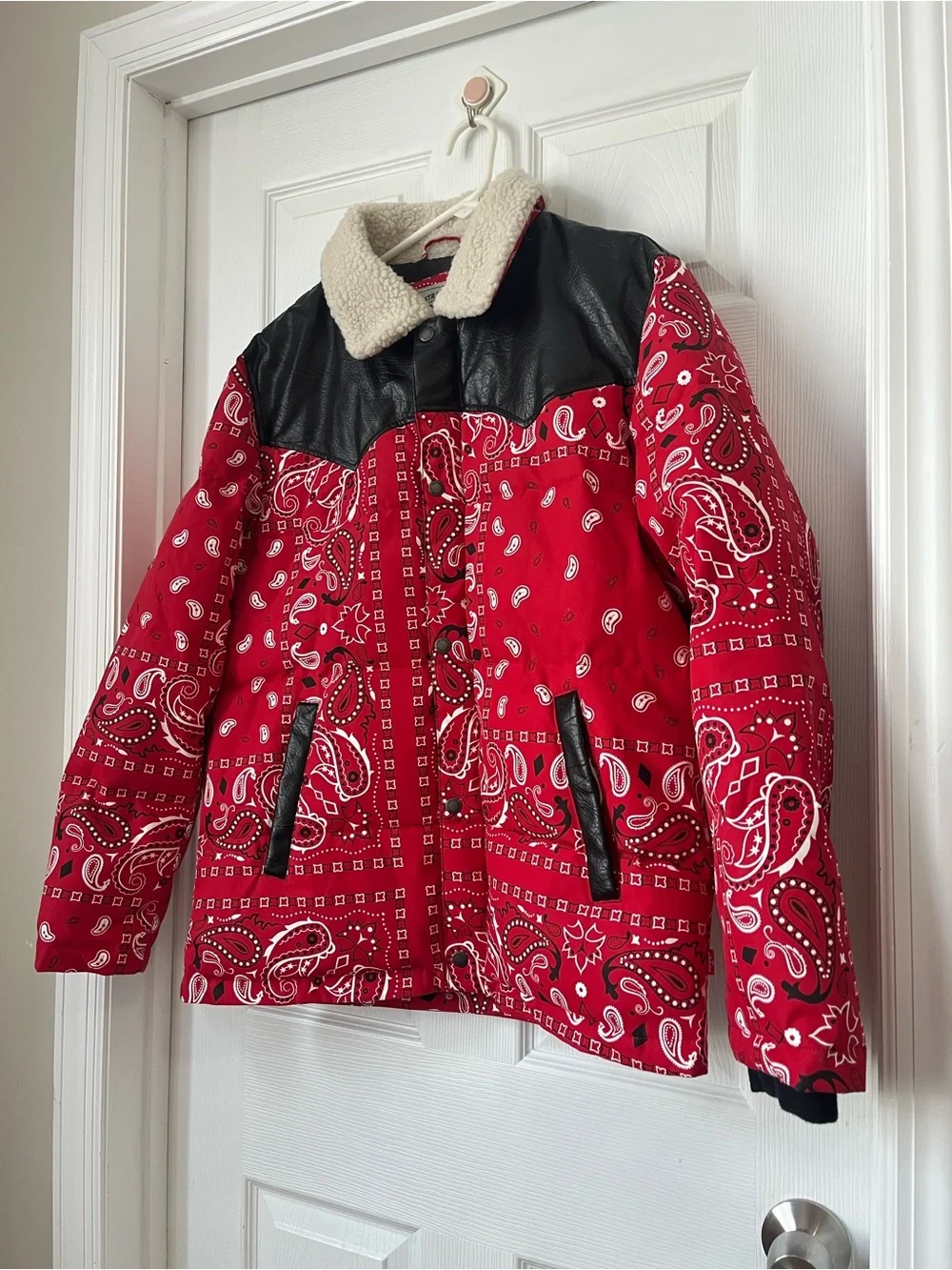 Levi's Men's Out West Mixed Media Red Bandana Print Puffer jacket size M